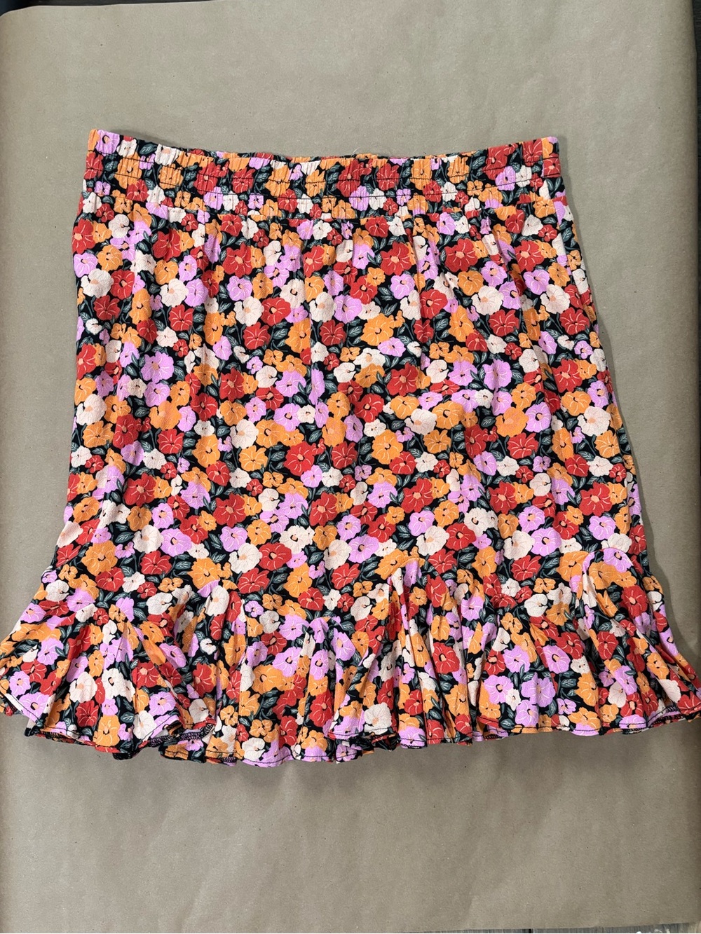 LOFT Floral Ruffle Mini Skirt in Black & Pink Size Medium